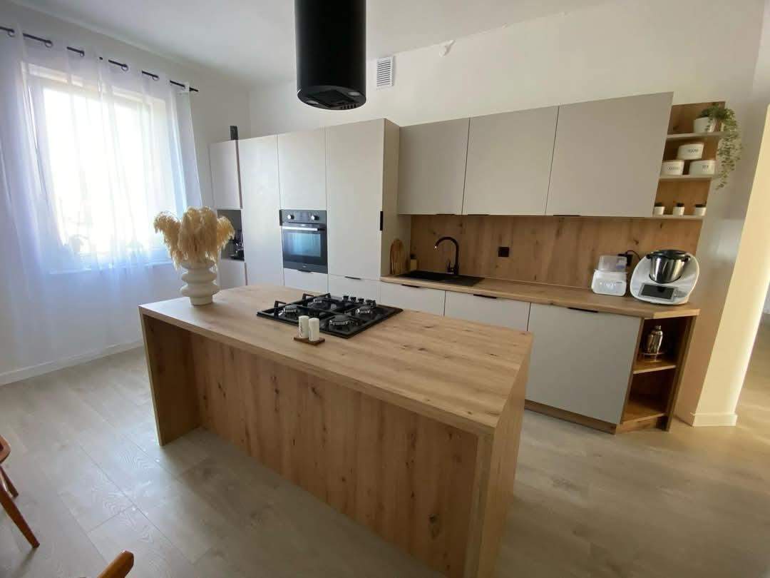 jasna prosta  kuchnia z wyspą na wymiar 