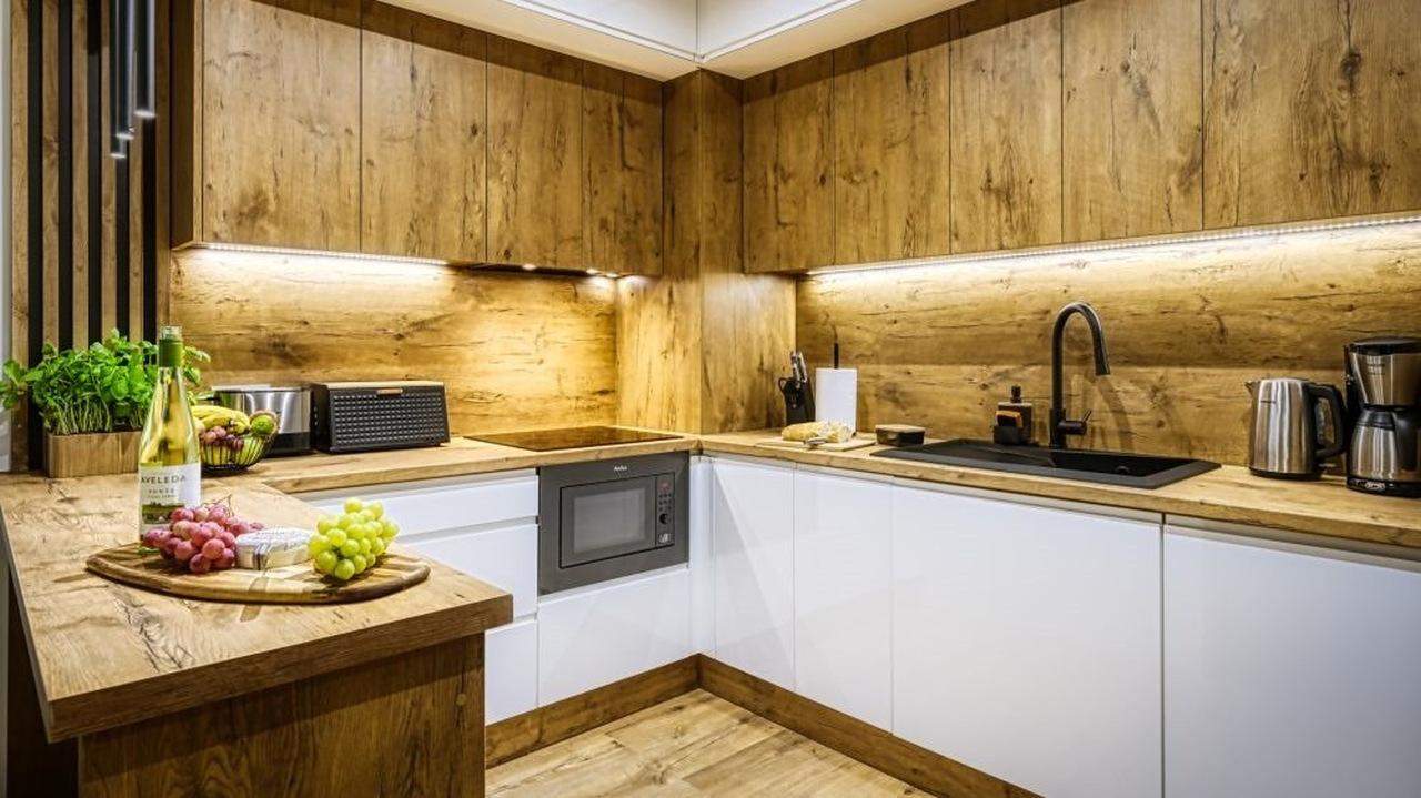 nowoczesna designerska biała kuchnia  na wymiar 