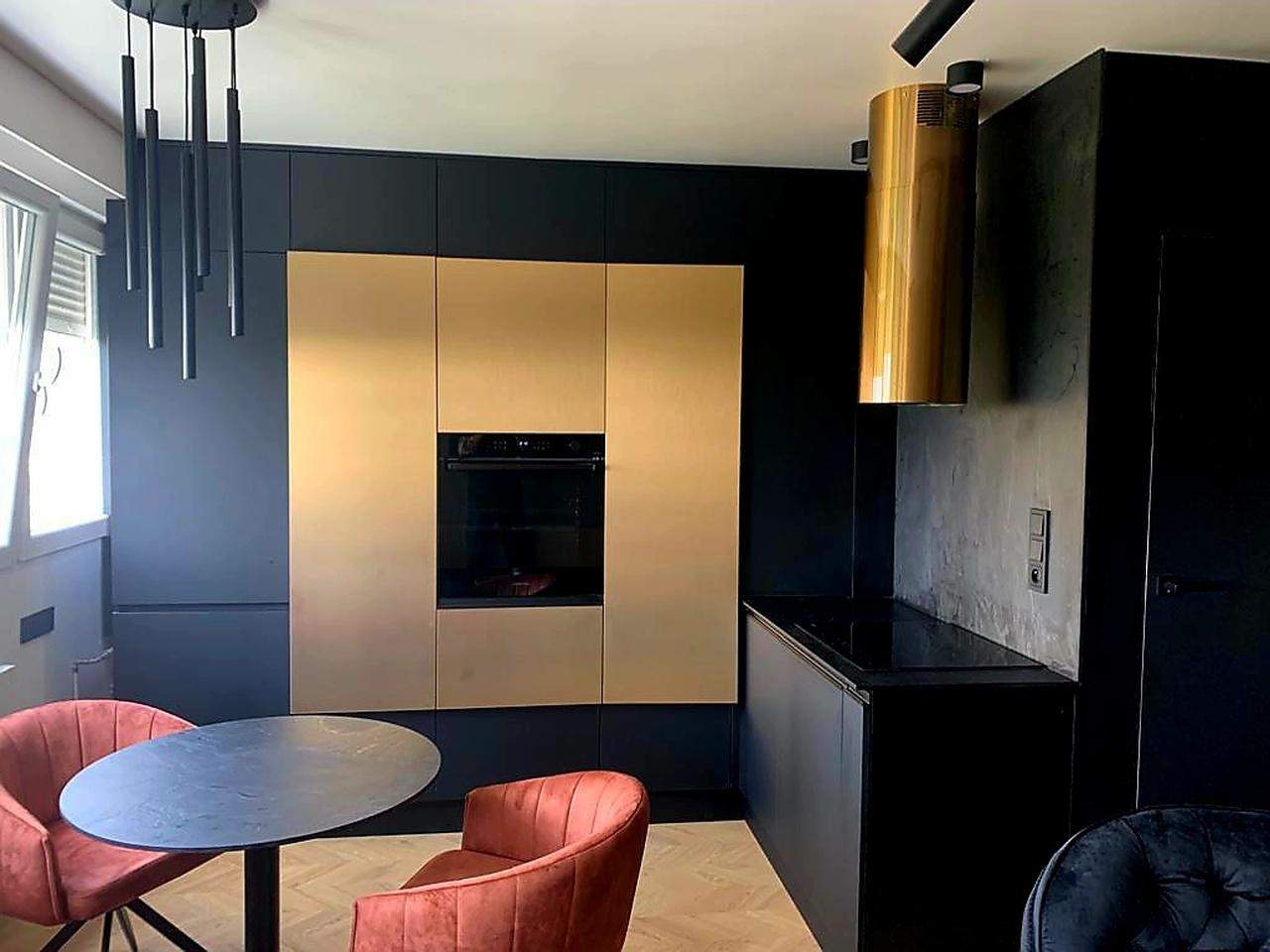 nowoczesna designerska biała kuchnia  na wymiar 