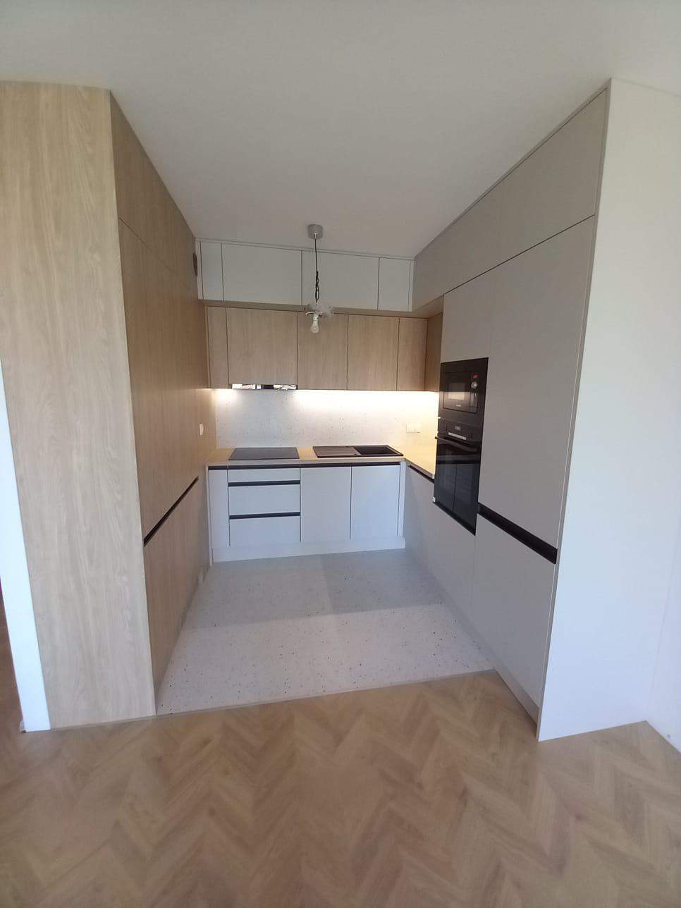 kaszmirowa wąska kuchnia we wnęce  wykonana na wymiar 