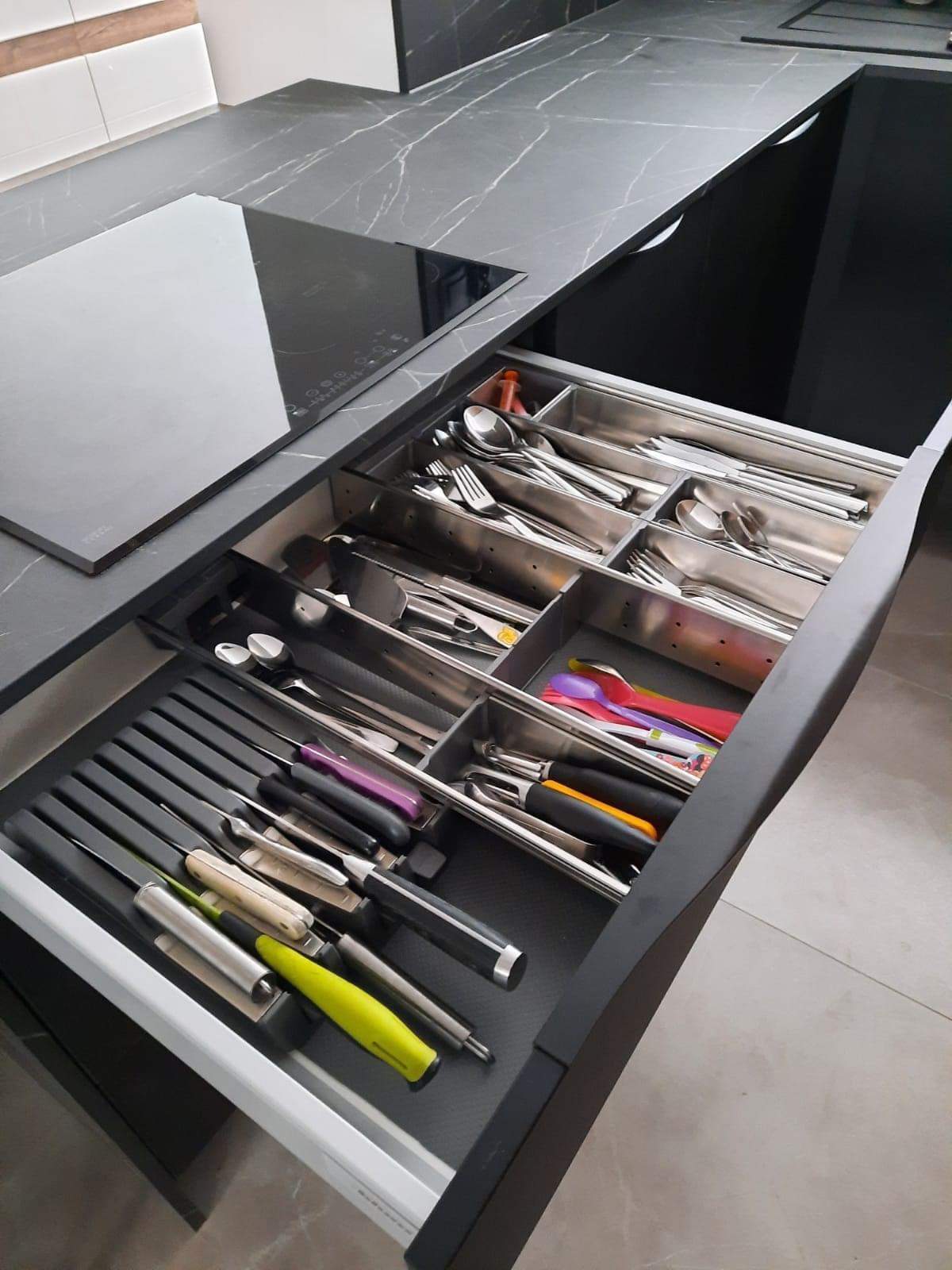 szerokie szuflady na wymiar 